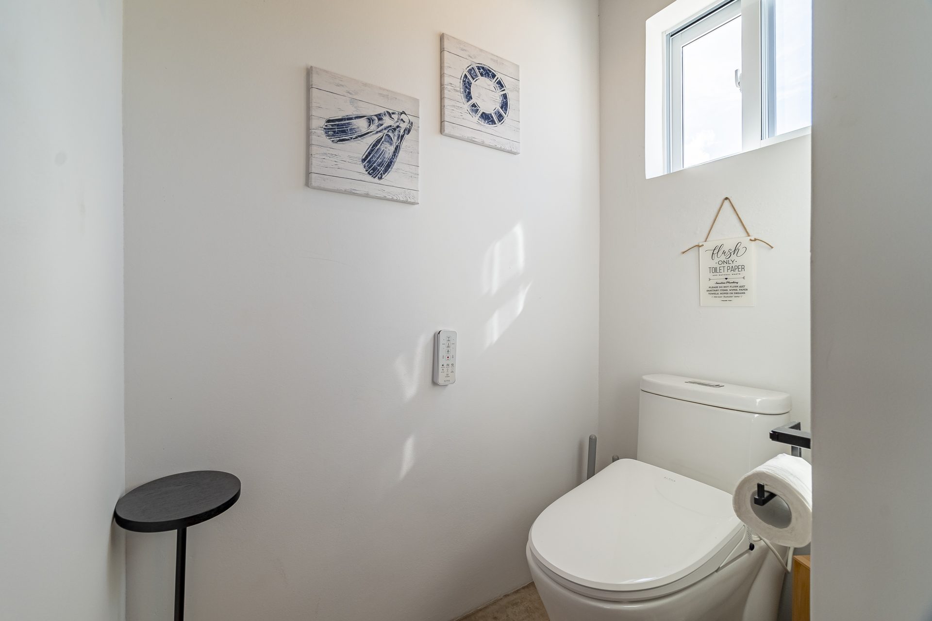 Tarpon Room toilet area