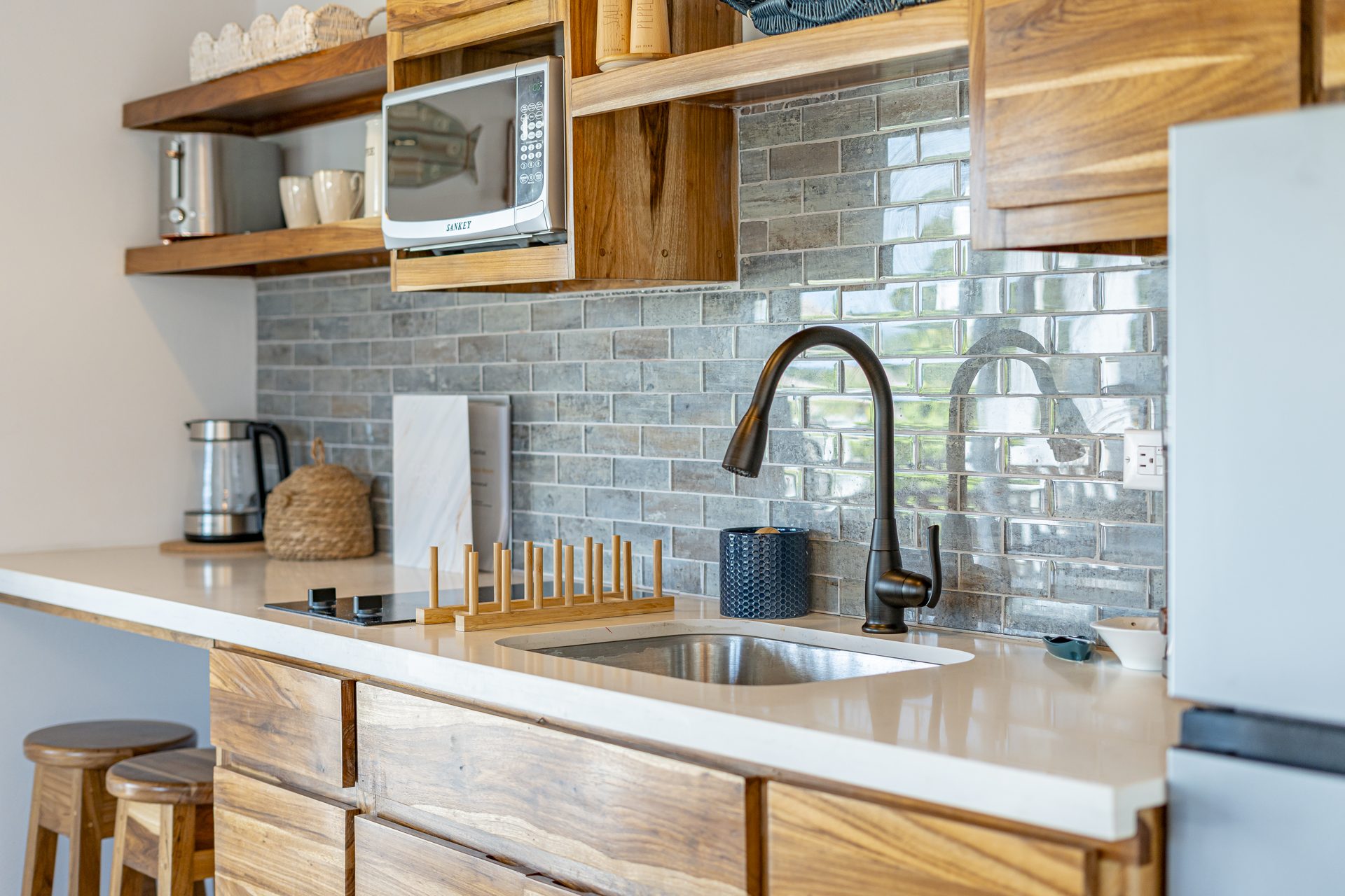 Kitchenette sink, microwave and kettle in the Tarpon Room